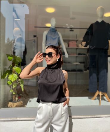 Boğazlı Kolsuz Saten Bluz