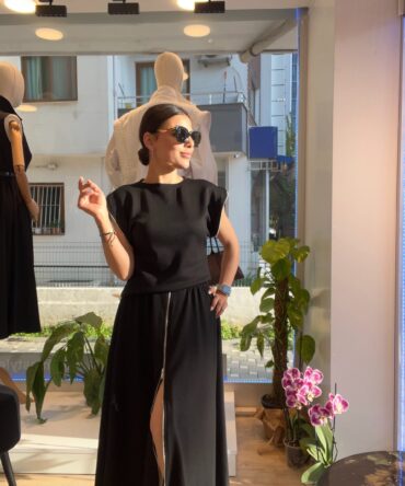 Kısa Kollu Fermuar Detaylı Etekli Takım